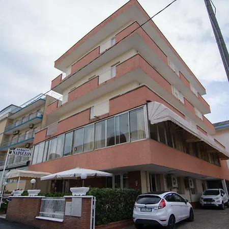 Napoleon Hotel 2*